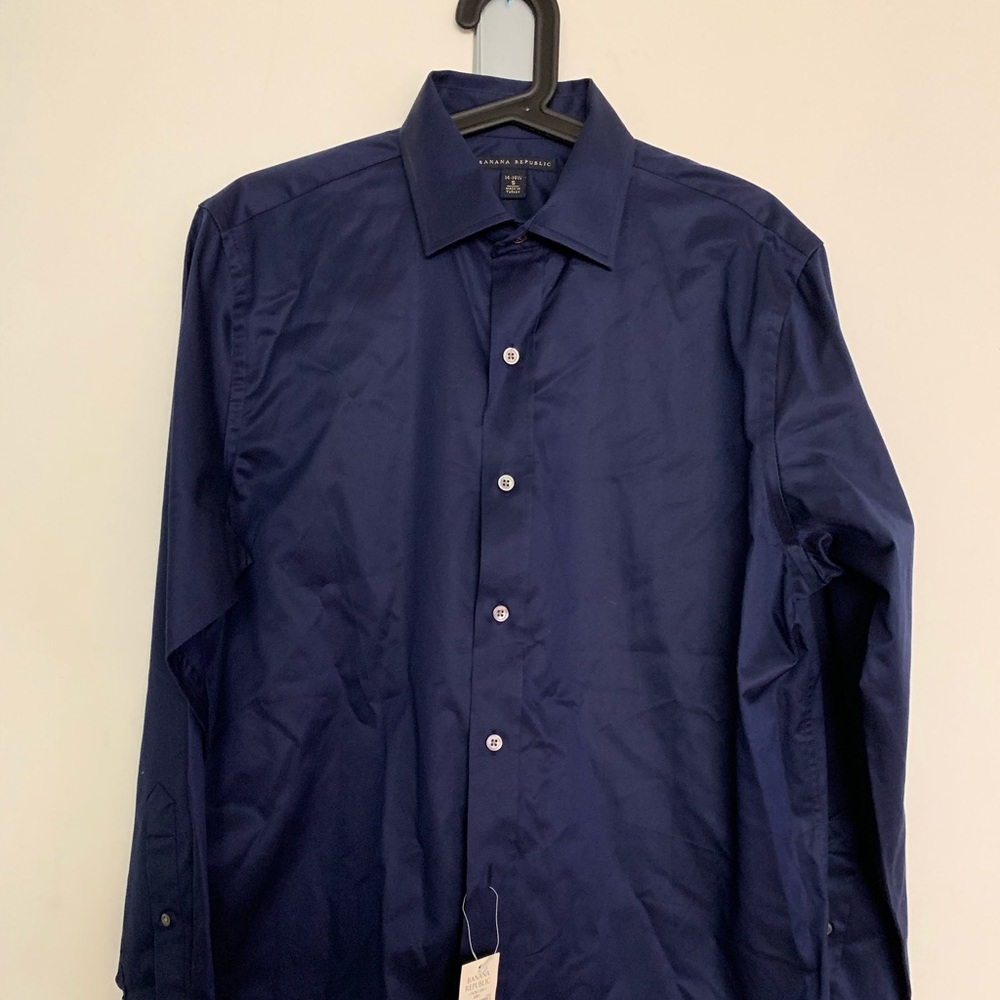 Banana Republic Men’s navy button down shirt